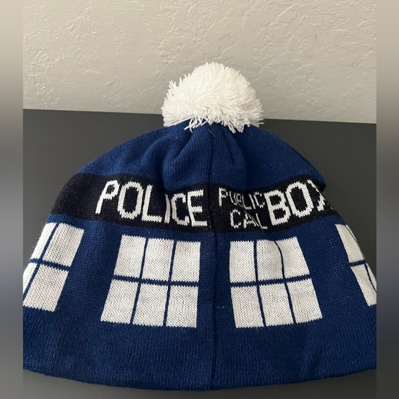 Doctor Who TARDIS Beanie - Picture 2 of 2